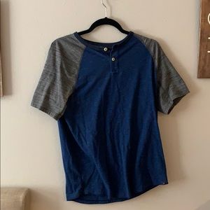 American Eagle button tee